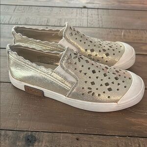 Ugg slip on shoes size 12 (little girl)